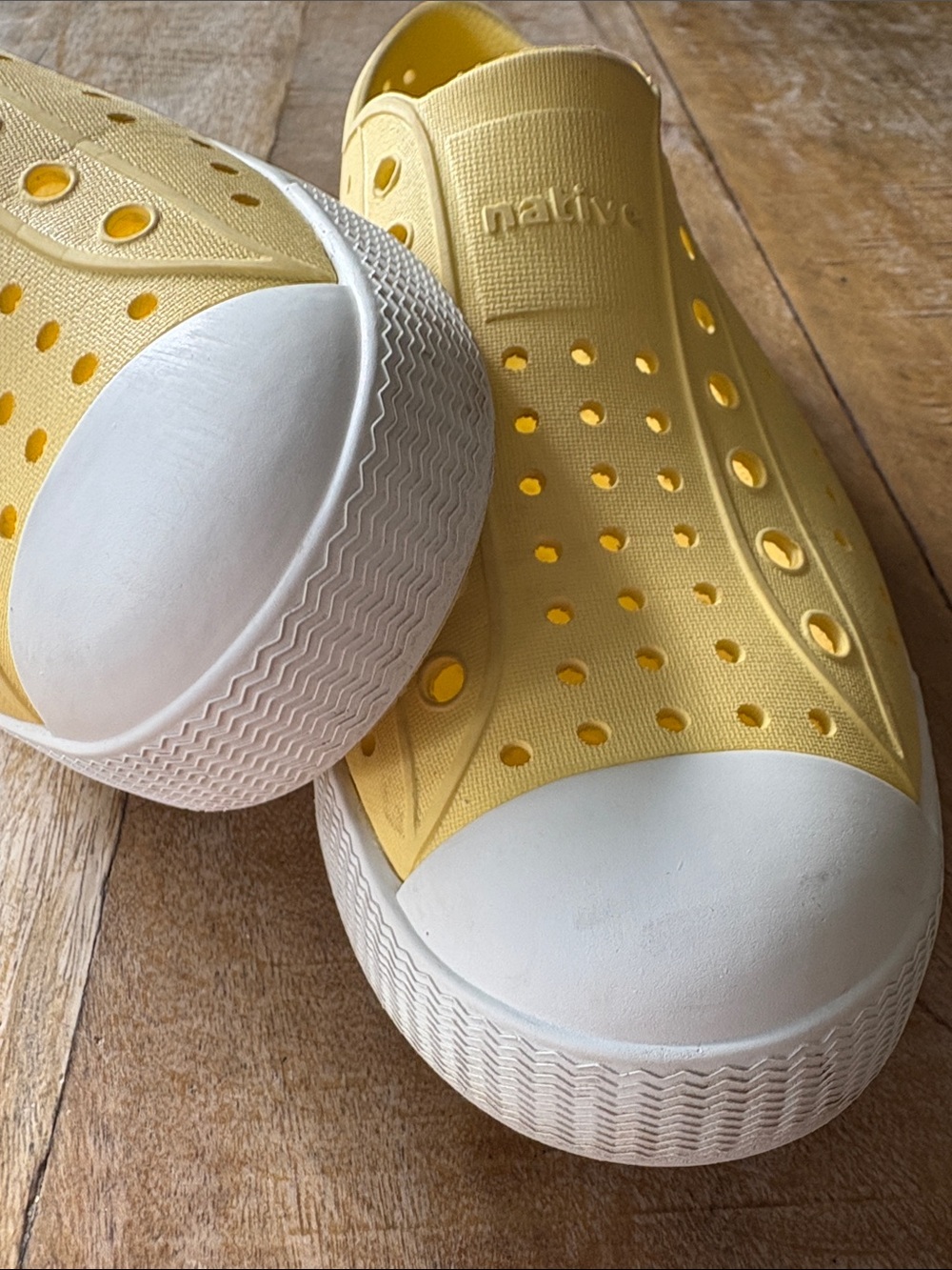 Native Kids Slip-On Shoes in Yellow size J4 - Picture 3 of 8